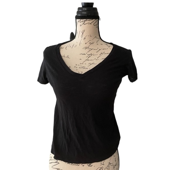 Basic tee​​ - Picture 3 of 3